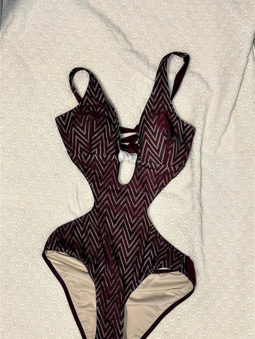 Cupshe Chase the Light Chevron Monokini Swimsuit-purple